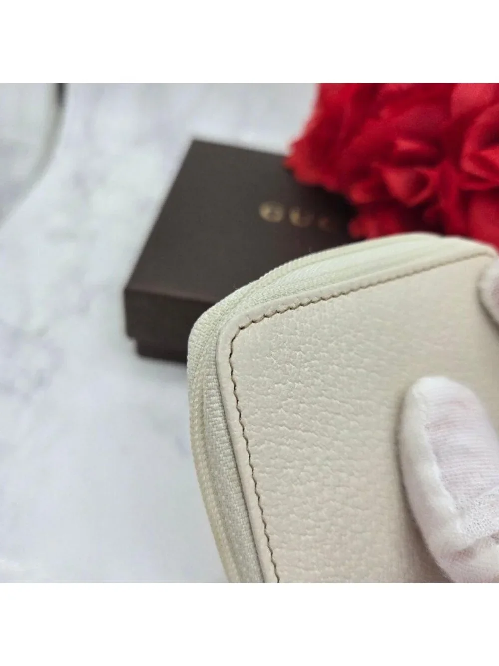 Gucci color white